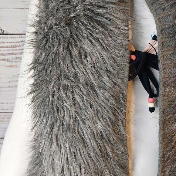 Woman's Small Vest  - Picture 12 of 15